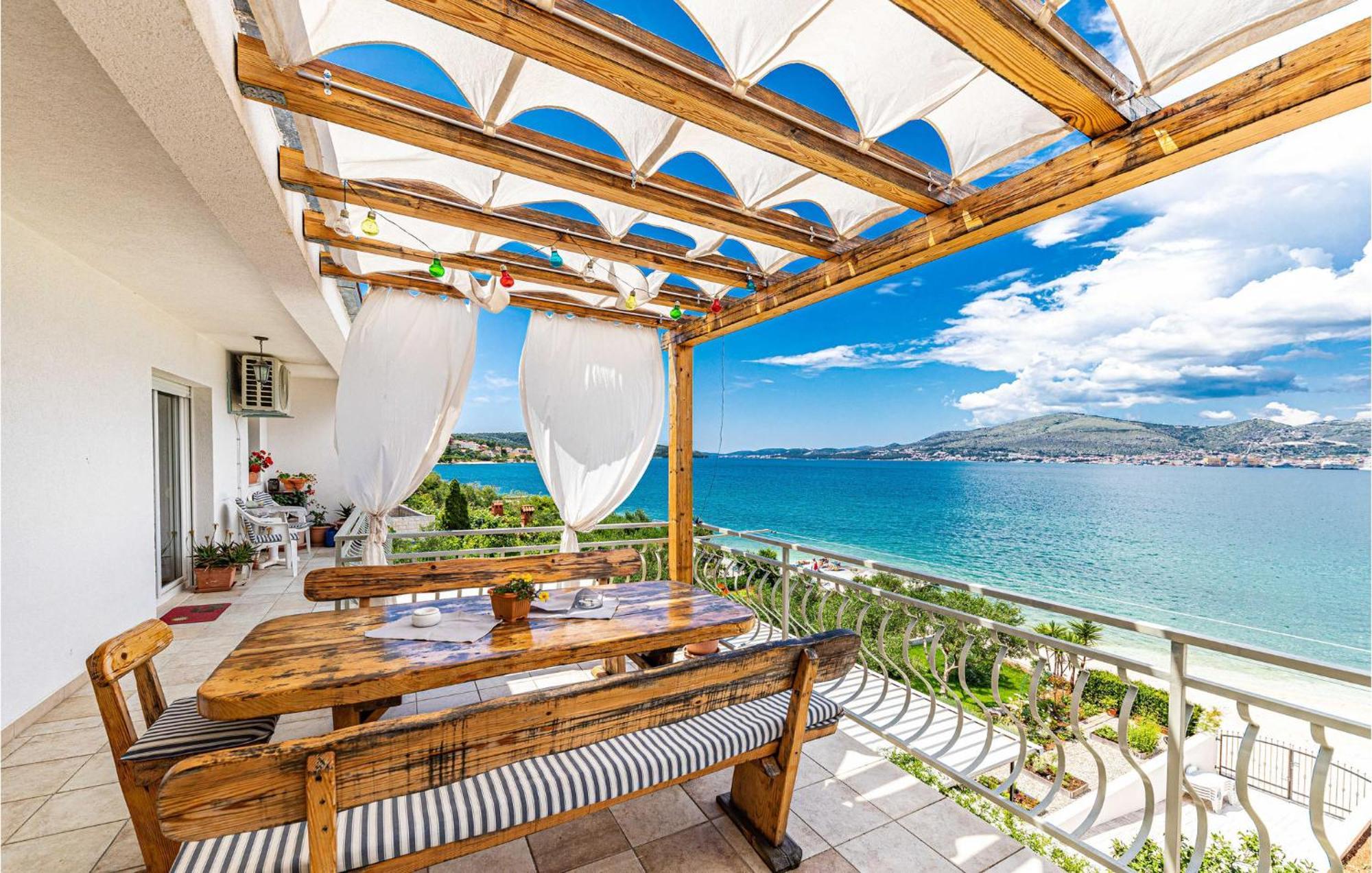 2 Bedroom Beautiful Apartment In Okrug Gornji Trogir Exterior photo