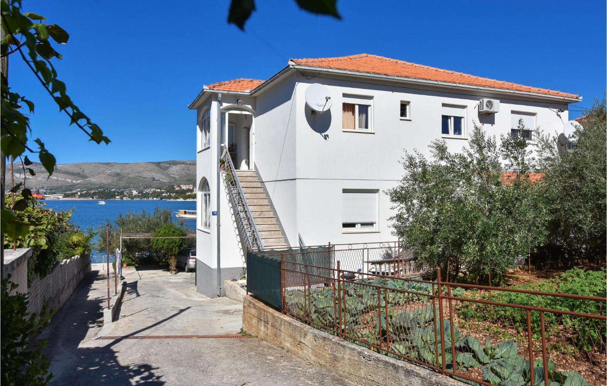 2 Bedroom Beautiful Apartment In Okrug Gornji Trogir Exterior photo